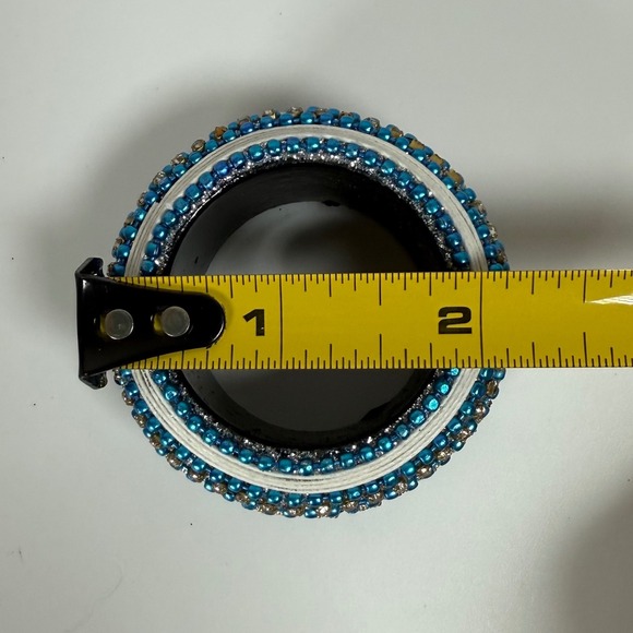 Embroidered Seashell Napkins with Jeweled Napkin Rings - Set of 4 - Picture 9 of 9